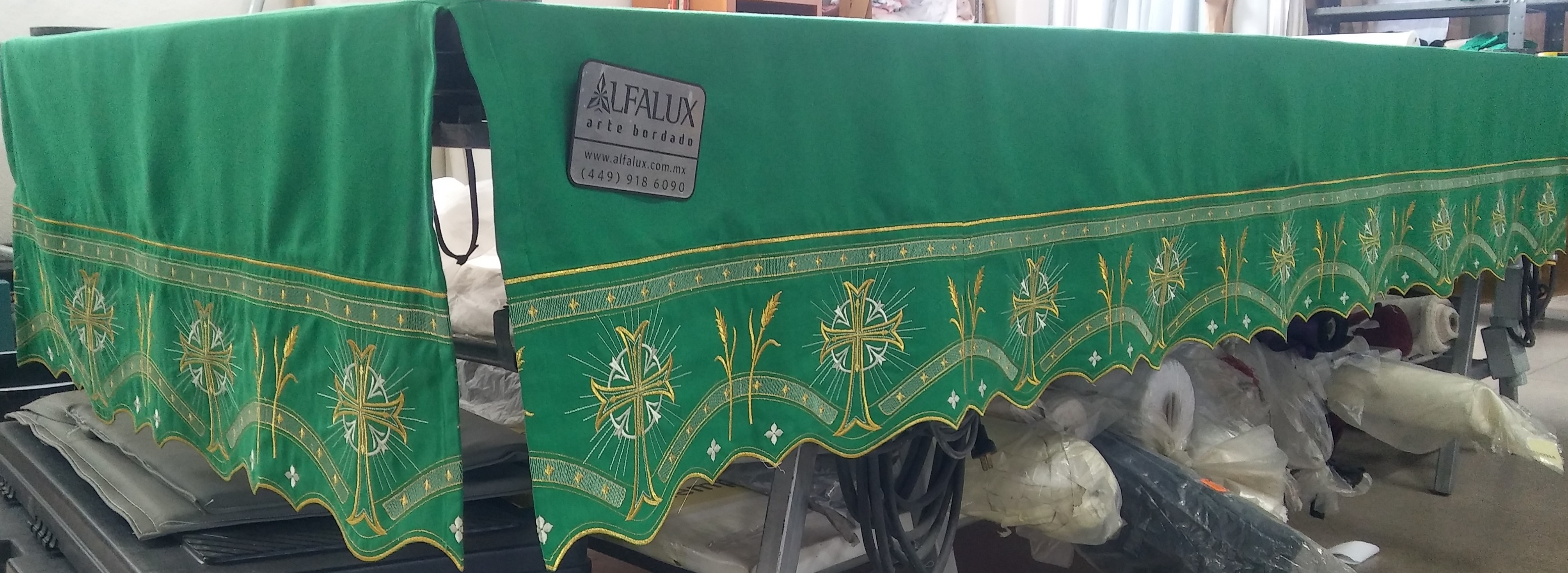 102 CRUZ MEDIEVAL Mantel Verde Ambon 27